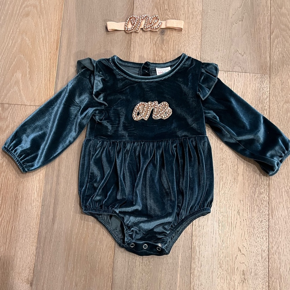 Rustic Green Velvet Romper For Baby Girl’s First Birthday